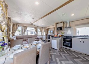 Unclassified image, 4 of 16, button - Silver Premium 3 Caravan, Sleeps 8. With decking (Bowness-on-Windermere)