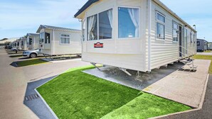 Unclassified image, 3 of 16, button - Silver Premium 3 Caravan, Sleeps 8. With decking (Bowness-on-Windermere)