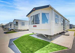 Unclassified image, 2 of 16, button - Silver Premium 3 Caravan, Sleeps 8. With decking (Bowness-on-Windermere)