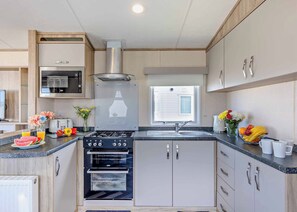 Unclassified image, 3 of 16, button - Silver Premium 3 Caravan, Sleeps 8. With decking (Bowness-on-Windermere)