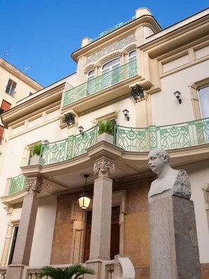 Exterior detail - Villa Liberty (Castellammare di Stabia)
