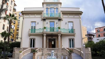 Facciata della struttura