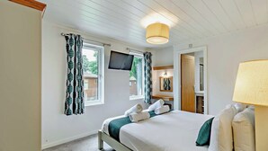2 bedrooms - Deluxe Lodge with ensuite & decking (Bowness-on-Windermere)