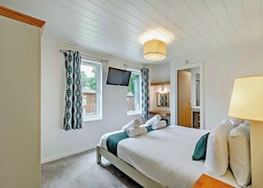 2 bedrooms - Deluxe Lodge with ensuite & decking (Bowness-on-Windermere)