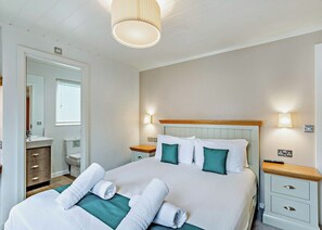 2 bedrooms - Deluxe Lodge with ensuite & decking (Bowness-on-Windermere)