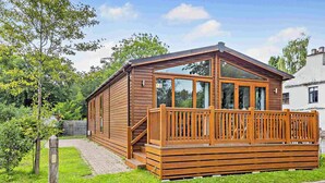 Exterior - Deluxe Lodge with ensuite & decking (Bowness-on-Windermere)