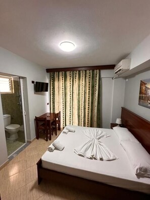 Double Room, Balcony | Free WiFi, bed sheets - Hotel Venera (Saranda)