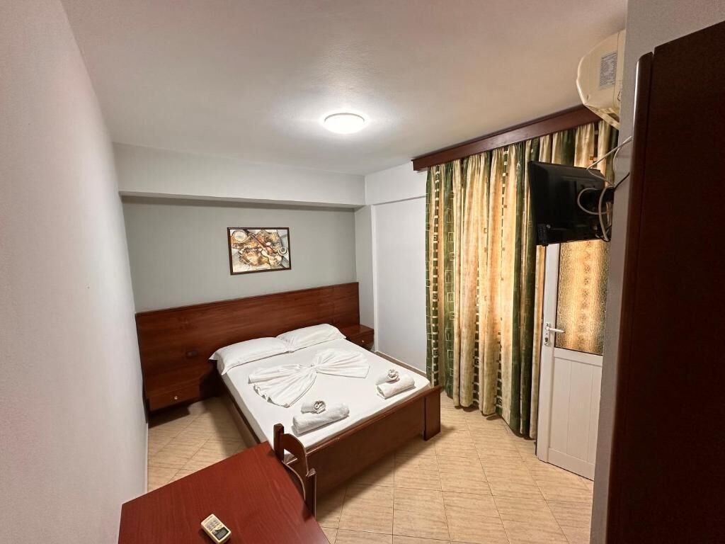 Standard Double Room | Free WiFi, bed sheets