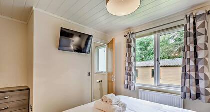 Deluxe 3 Lodge, slps 8, parking, ensuite & decking