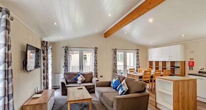 Deluxe 3 Lodge, slps 8, parking, ensuite & decking