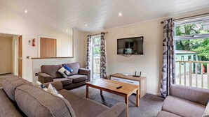 TV - Deluxe 3 Lodge, slps 8, parking, ensuite & decking (Bowness-on-Windermere)