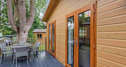 Deluxe 3 Lodge, slps 8, parking, ensuite & decking