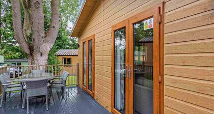 Deluxe 3 Lodge, slps 8, parking, ensuite & decking