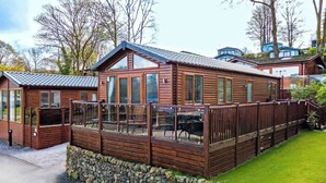 Exterior - Prestige Lodge, parking, ensuite, decking & LV (Bowness-on-Windermere)