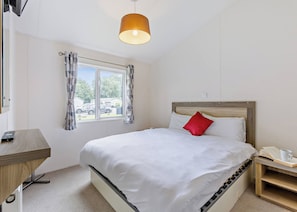 3 bedrooms - Prestige Lodge with parking, ensuite & decking (Bowness-on-Windermere)