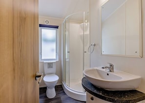 Bathroom - Prestige Lodge with parking, ensuite & decking (Bowness-on-Windermere)