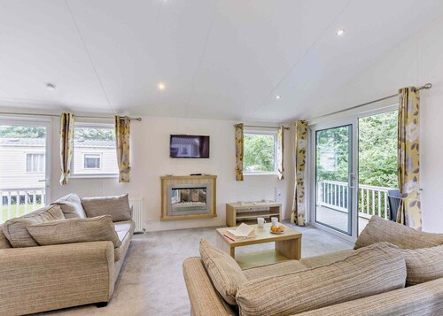 Prestige Lodge with parking, ensuite & decking