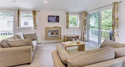 Prestige Lodge with parking, ensuite & decking