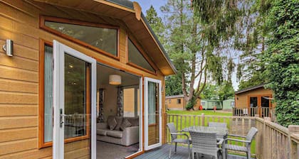Superior 2 Lodge, slps 4, parking, ensuite & deck