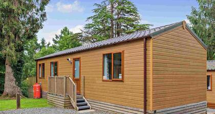 Superior Lodge, parking, ensuite, decking & LV
