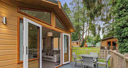 Superior Lodge, parking, ensuite, decking & LV