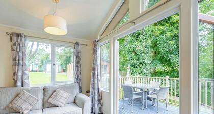 Superior Lodge, parking, ensuite, decking & LV