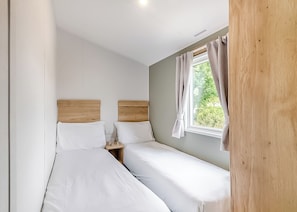 Room - Silver 3, Slps 8, parking, decking (Porthcawl)