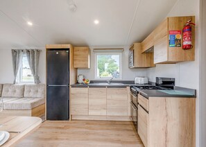 Fridge, oven, stovetop, toaster - Silver 3, Slps 8, parking, ensuite (Porthcawl)