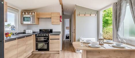 冷蔵庫、オーブン、コンロ、トースター