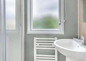 Bathroom - Silver 3, Slps 8, parking (Porthcawl)