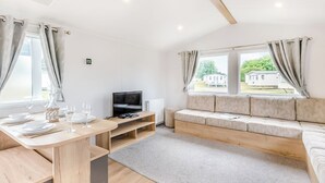 Living area - Silver 3, Slps 8, parking (Porthcawl)