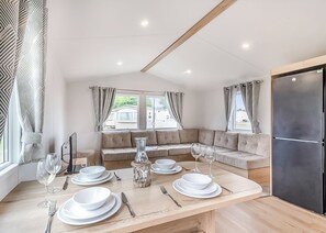 Interior - Silver 3, Slps 8, parking (Porthcawl)
