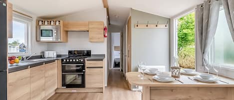 Fridge, oven, stovetop, toaster