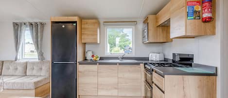 Fridge, oven, stovetop, toaster