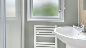 Bathroom - Silver 3, Slps 8, parking (Porthcawl)