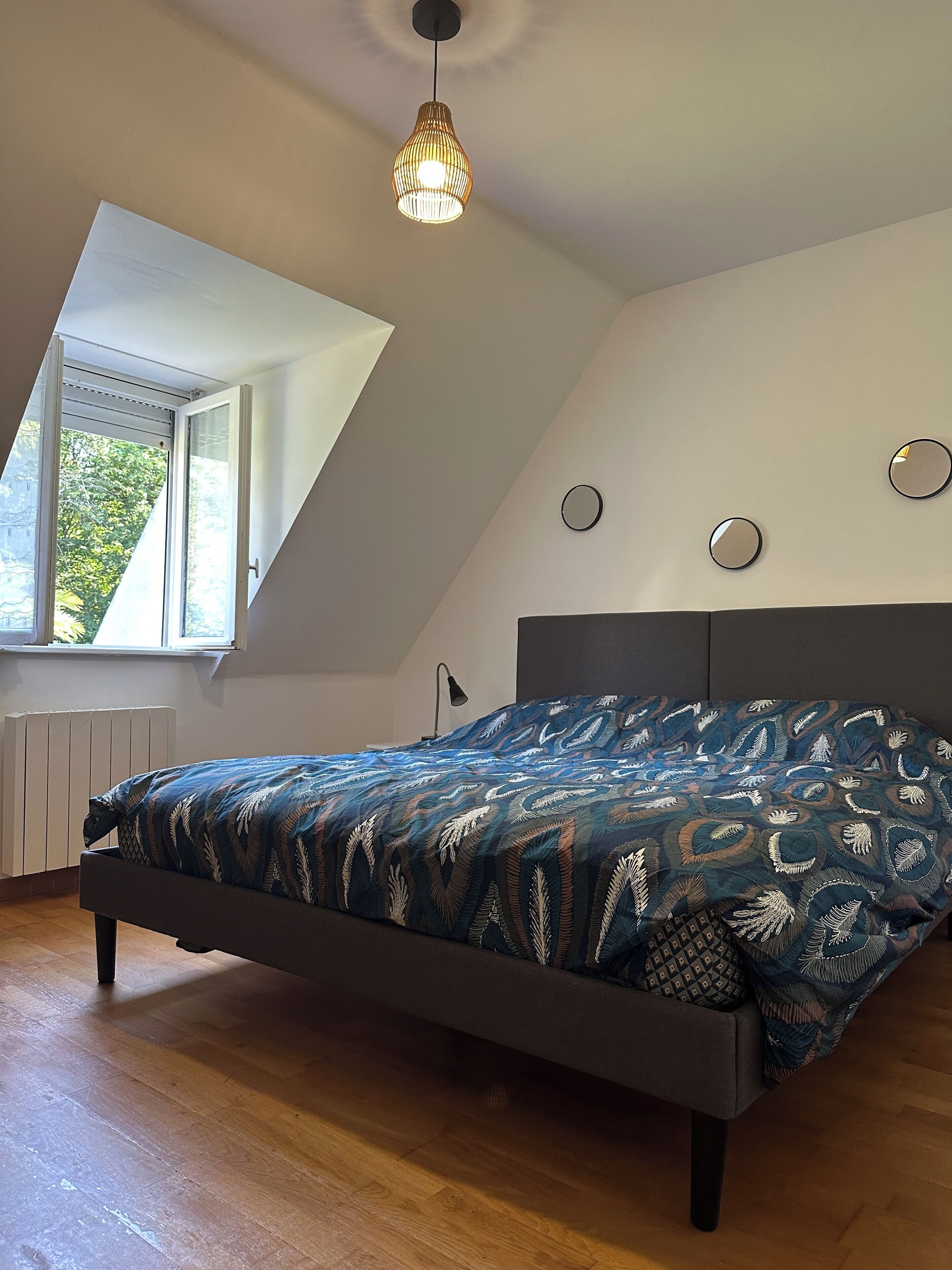 4 camere, una scrivania, ferro/asse da stiro, Wi-Fi gratuito