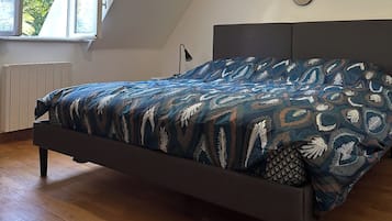 4 camere, una scrivania, ferro/asse da stiro, Wi-Fi gratuito