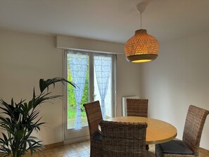 Dining - Charming retro townhouse (Brest)