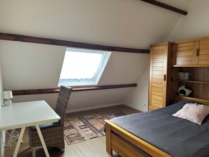 4 habitaciones, escritorio, tabla de planchar con plancha y wifi gratis 