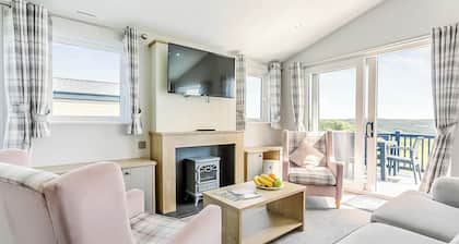 Deluxe 3, Slps 6, parking, ensuite, decking