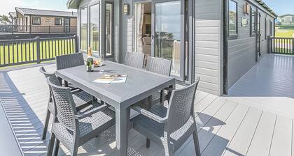 Deluxe 3, Slps 6, parking, ensuite, decking
