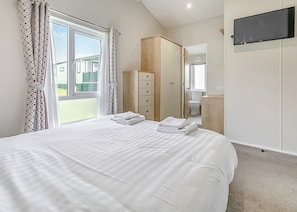 3 bedrooms - Deluxe 3, Slps 6, parking, ensuite, decking (Porthcawl)