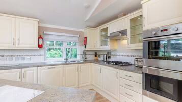 Fridge, oven, stovetop, toaster