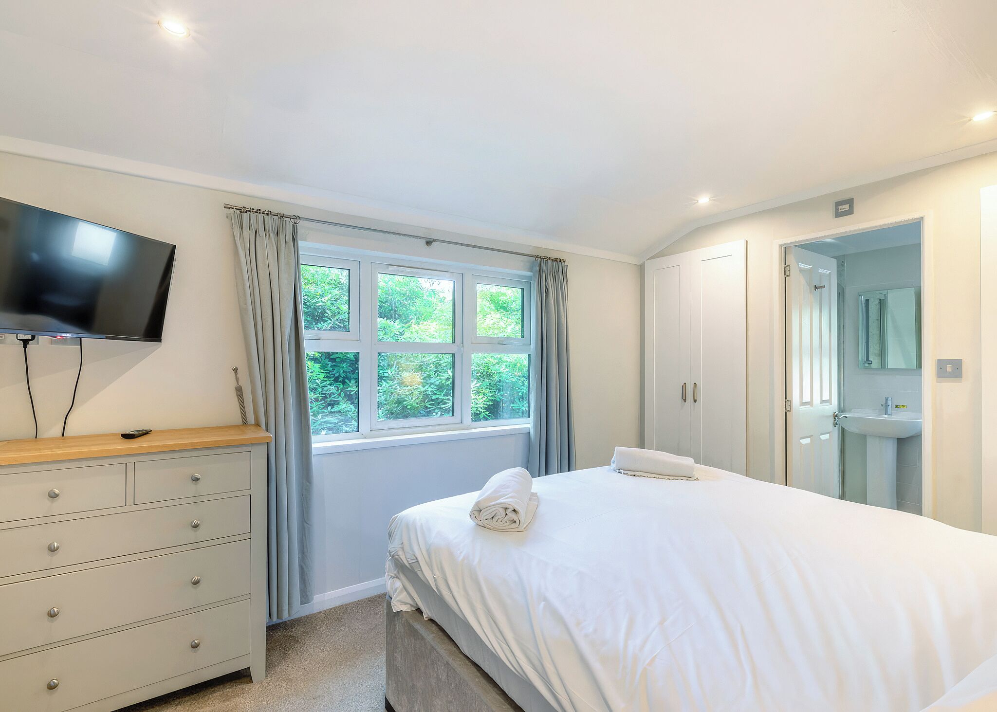 2 bedrooms