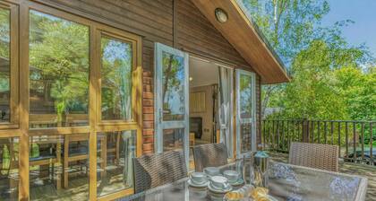 Superior 2, Slps 4, parking, ensuite, decking