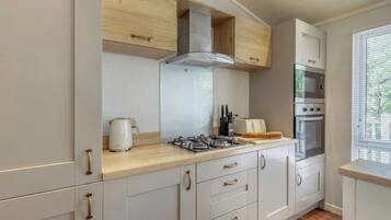 Fridge, oven, stovetop, toaster