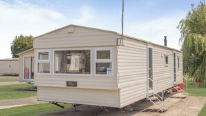Exterior - Bronze 3 Bedroom Caravan, Sleeps 6 (Clacton-on-Sea)