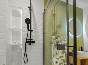 Hair dryer, towels, soap, toilet paper - Sky Central Bucharest (București)