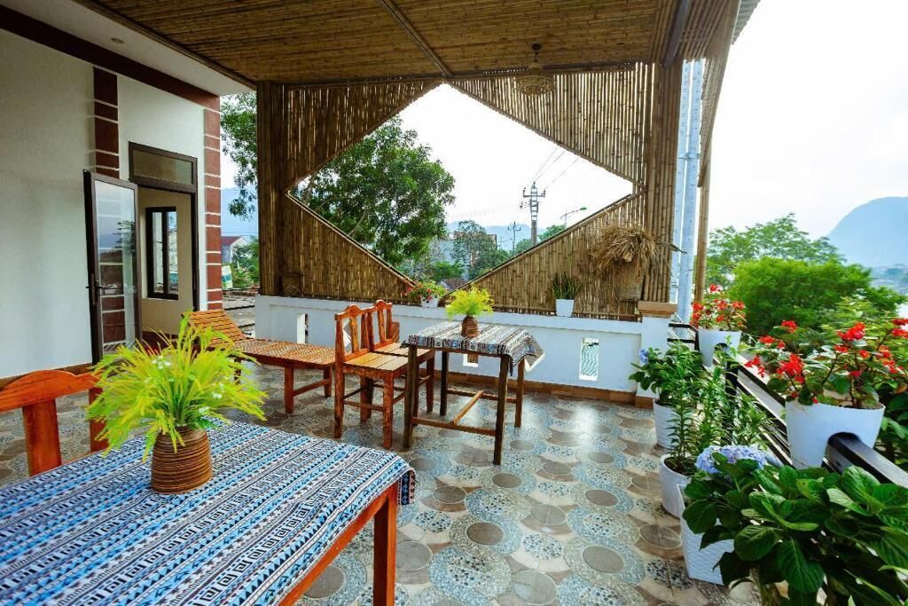 Deluxe Room, River View | Outdoor dining