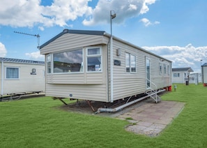 Exterior - Gold 3 Bedroom Caravan, Sleeps 8 (Clacton-on-Sea)